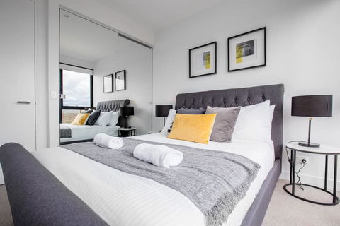 Elegant 2BR@Footscray Station - Accommodation Cairns 2