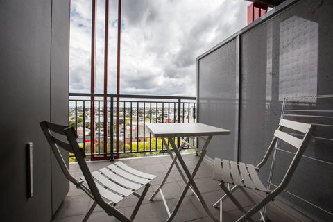 Elegant 2BR@Footscray Station - Accommodation Cairns 1