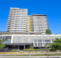 Elite elegance 2BRHamilton APT with Parking - Accommodation Cairns