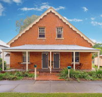 Eliza 1875 Red Brick Duplex Townhouse - Accommodation Cairns