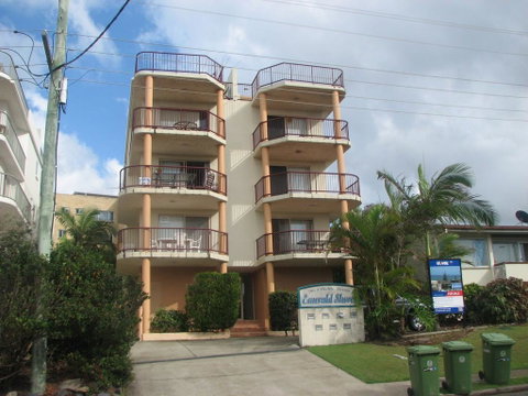 Emerald Shores Unit 6, 8 Orvieto Terrace, Kings Beach - Accommodation Cairns 0