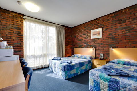 Enfield Motel - Accommodation Cairns 2