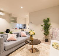 Eporo Tower 1 Bedroom Modern Apartment Central CBD - Accommodation Cairns