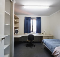 Erica Underwood House 6 Bedroom Flat - Accommodation Cairns