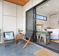 Eternity 141 - Room with private bathroom balcony bed  breakfast - Accommodation Cairns