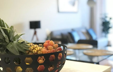 EVOLVE Near Adelaide CBD - Netflix / Wine / Lock Up Garage! - Accommodation Cairns 3