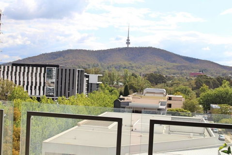 Executively Styled 2 Bed, 2 Bath, Perfect Location - Accommodation Cairns 1