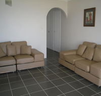 Fabulous location - Ground Floor Waterfront Unit Clearview Apartments - Accommodation Cairns