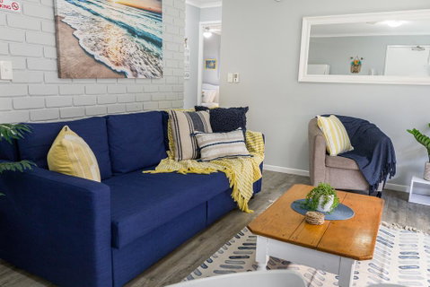 Family, Romance, Fun On Kings Beach - Accommodation Cairns 2