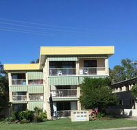 First Floor Unit with waterviews from your balcony - Accommodation Cairns