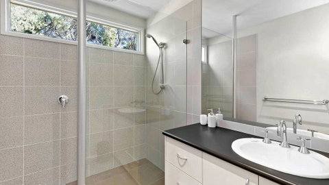 FLORENCE HOUSE Sundrenched Luxury With Pool & Deck - Accommodation Cairns 1