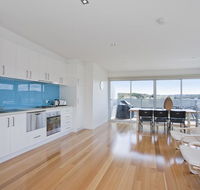 Four Kings Apartment - Deluxe 2br 3 - Accommodation Cairns