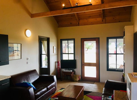 French Island Cottage - Accommodation Cairns 3