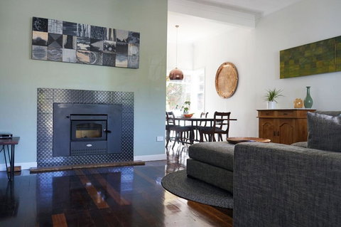 Gallery House Dwellingup - Accommodation Cairns 0