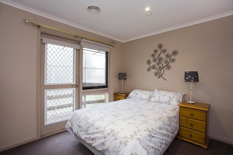 Geelong Holiday Home - Accommodation Cairns 3