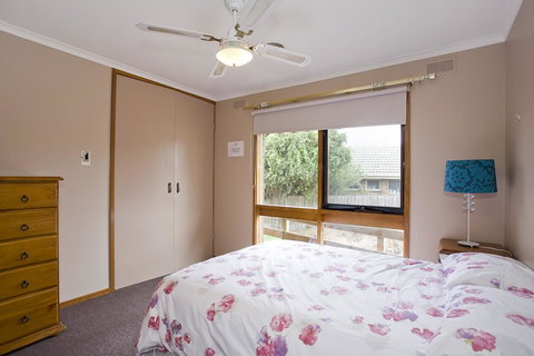Geelong Holiday Home - Accommodation Cairns 1