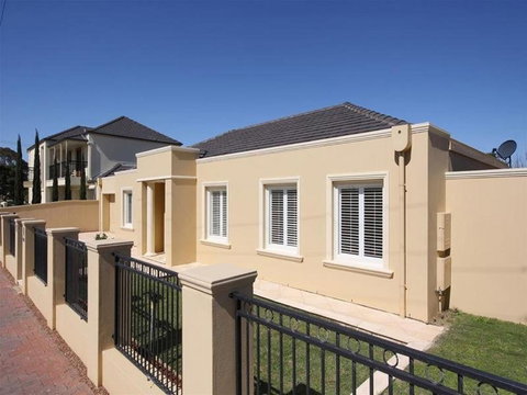 Glenelg Private Studio - Accommodation Cairns 0