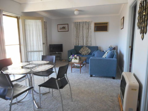 Glenfield Cottage - Accommodation Cairns 0
