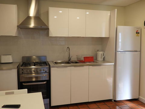 Guesthouse With Pool & BBQ - 10 Kms From CBD - Accommodation Cairns 1