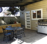 Guesthouse with Pool  BBQ - 10 kms from CBD - Accommodation Cairns
