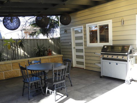Guesthouse With Pool & BBQ - 10 Kms From CBD - Accommodation Cairns 0