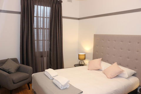 Guildford Hotel - Accommodation Cairns 1