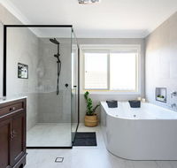 Hamptons Waterfront Getaway - Accommodation Cairns