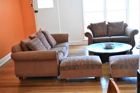 Happy Cozy House For Holidays, Beach, BBQ, Pet Friendly 35kms From CBD In Country Life Style !!! - Accommodation Cairns 3