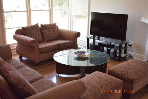 Happy Cozy House For Holidays, Beach, BBQ, Pet Friendly 35kms From CBD In Country Life Style !!! - Accommodation Cairns 2