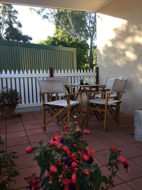 Happy Valley Hotel - Accommodation Cairns 2