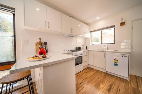 Harmony At Henley Beach-Wifi - Nespresso - Netflix - Accommodation Cairns 3