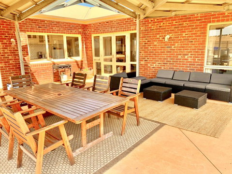 Harry Scotts Farmhouse At Vineyard - Accommodation Cairns 1