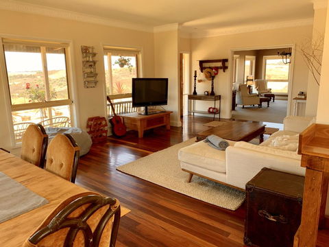 Harry Scotts Farmhouse At Vineyard - Accommodation Cairns 3