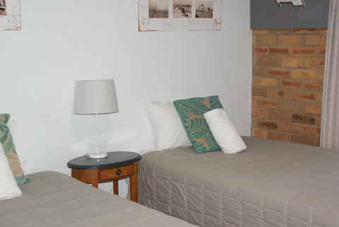 Hawks Nest Motel - Accommodation Cairns 1