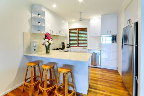 Heliconia 1 Hamilton Island 3 Bedroom Ocean View Spacious Holiday Accommodation - Accommodation Cairns 2