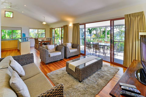 Heliconia Grove 9 - Accommodation Cairns 2