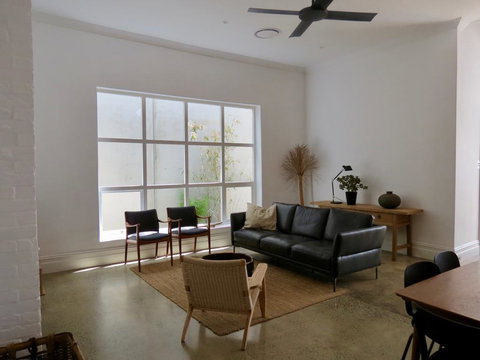 Heritage Luxury 3BR Cottage On Halifax - Accommodation Cairns 2