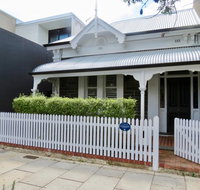 Heritage Luxury 3BR Cottage on Halifax - Accommodation Cairns