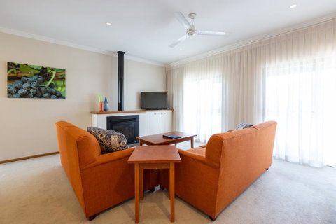 Hermitage Lodge - Accommodation Cairns 3