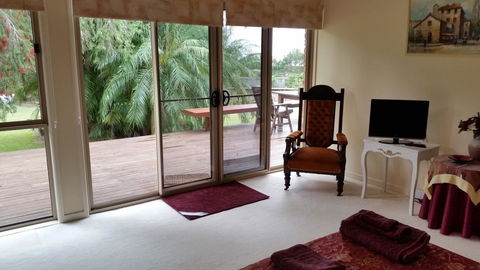 Hilltop Hideaway - Accommodation Cairns 2
