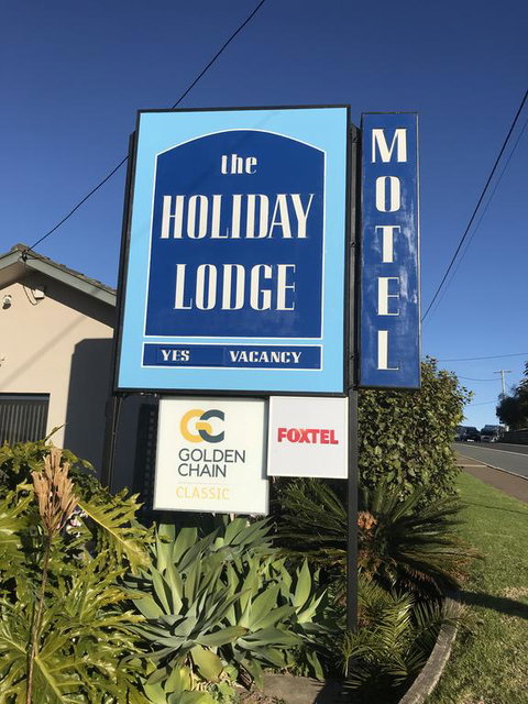 Holiday Lodge Motor Inn - Accommodation Cairns 0
