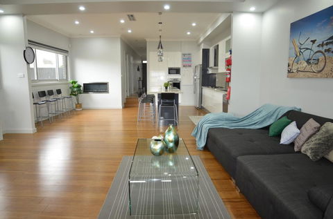 Home Away From Home Newly Built And Spacious - Accommodation Cairns 0