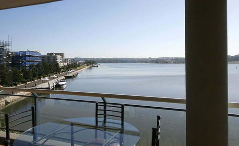 Homebush Bay Self-Contained Modern Two-Bedroom Apartments (BEN) - Accommodation Cairns 1