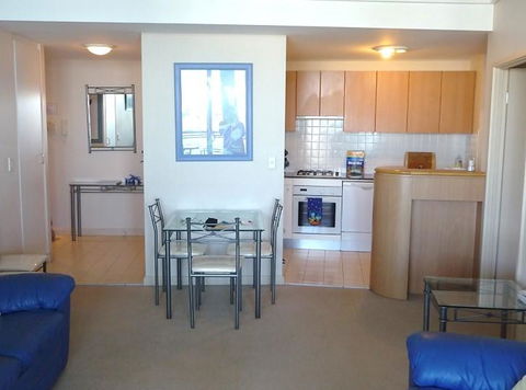 Homebush Bay Self-Contained Modern Two-Bedroom Apartments (BEN) - Accommodation Cairns 3