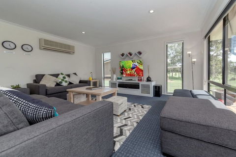 Horizons Golf Club, Villa 124 - Accommodation Cairns 1