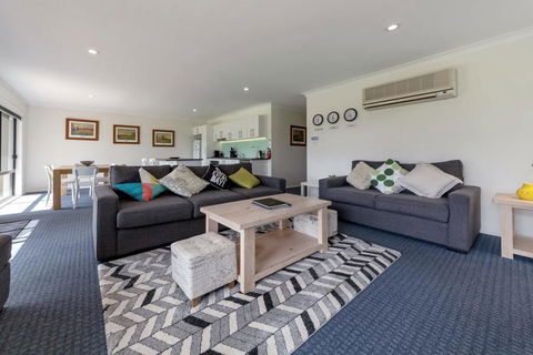 Horizons Golf Club, Villa 124 - Accommodation Cairns 2