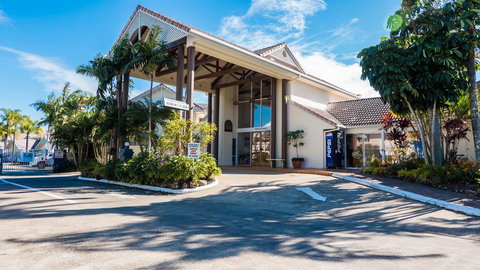 Isle Of Palms Resort - Accommodation Cairns 2