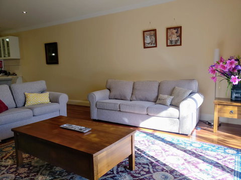 Johnstone Terrace - Accommodation Cairns 2