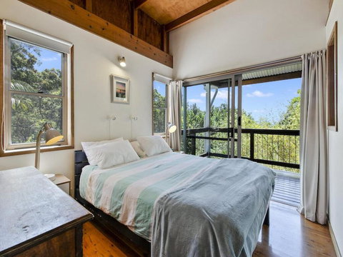 Jonnies - 134 Tramican Street - Accommodation Cairns 2