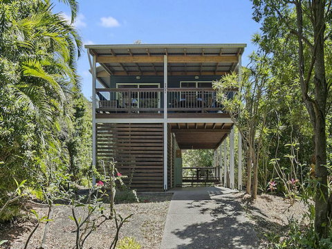 Jonnies - 134 Tramican Street - Accommodation Cairns 0